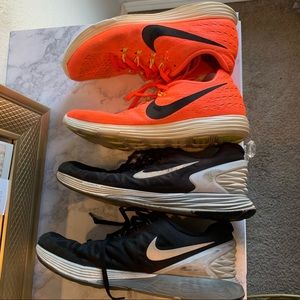 2 PAIRS OF WOMENS NIKE SHOES 9.5
